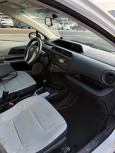 Toyota: Toyota Aqua: 2013 г., 1.5 л, Вариатор, Гибрид, Хэтчбэк — 10