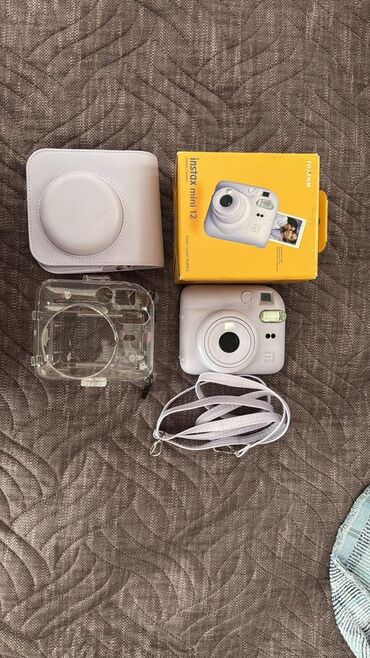 çeki daşları: Fujifilm Instax Mini 12 ani kamerası ilə anında şəkillər çəkin. Bu