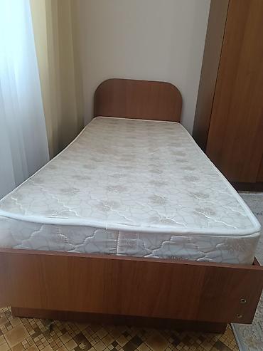 bed: Односпальная кровать с матрасом. - Размер спального места — 2