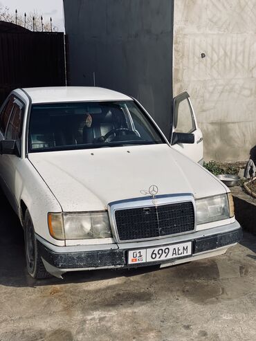 каропка на 124: Mercedes-Benz E 250: 1988 г., 2.5 л, Механика, Дизель, Седан