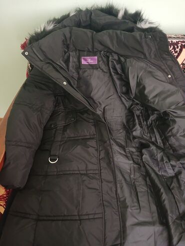 женские дубленки итальянского производства: Qadınlar üçün uzun qış paltosu - Rəng: qara - Model: uzun, puff/parka