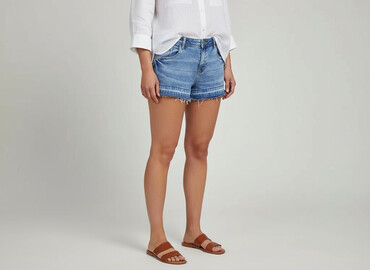 krótkie spodenki trendy 2018: Denim, Shorts for women, size XL
