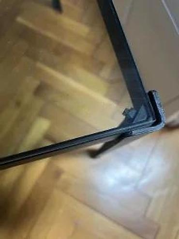 Stolovi: Niski stočić sa staklenom pločom i metalnim okvirom - Dizajn — 7