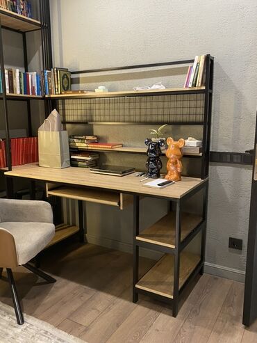 Письменные столы: Письменный стол — 9