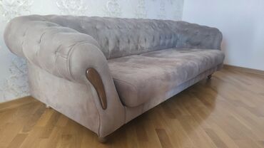 Divan Sagoğlu. Oturan uzunu 180sm. Butun uzunu 250sm