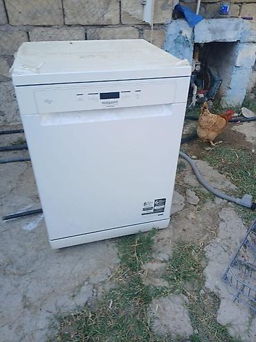 mətbəx texnikası: Hotpoint markalı qabyuyan maşın. Sərbəst dayanan, ağ rəngli modeldir — 1
