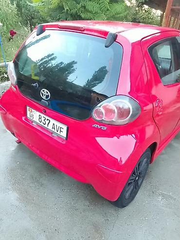 Унаа сатуу: Toyota Aygo: 2009 г., 1 л, Кол менен иштөөчү, Бензин, Хетчбек — 3