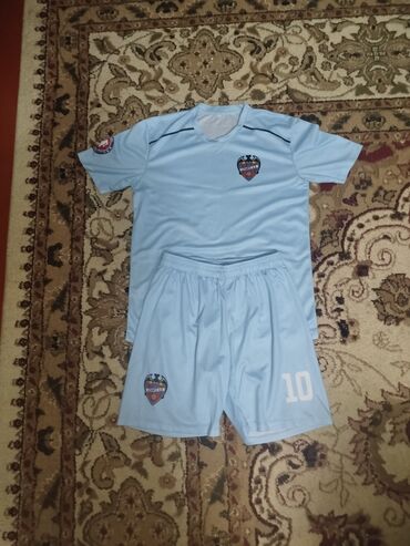Maskalar, eynəklər: Levante UD futbol formasının komplekti - S razmer - Rəng: açıq mavi -