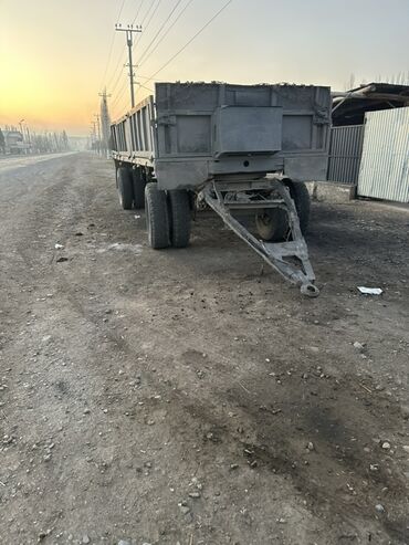 Другой строительный транспорт: КАМАЗ самосвал, оранжевый, колёсная формула 6x4. Надписи на кабине — 11