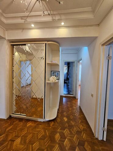 Uzunmüddətli kirayə mənzillər: Mənzil kirayə verilir. Nərimanov metro stansiyasına piyada 5 dəqiqəlik — 6