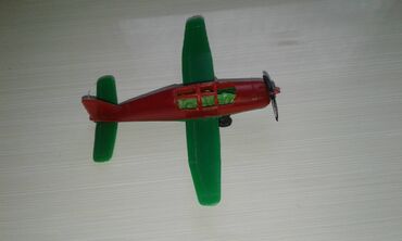 Oyuncaqlar: Sovet istehsalı təyyarə modeli satılır. Materialı plasmasdır. Bir — 4