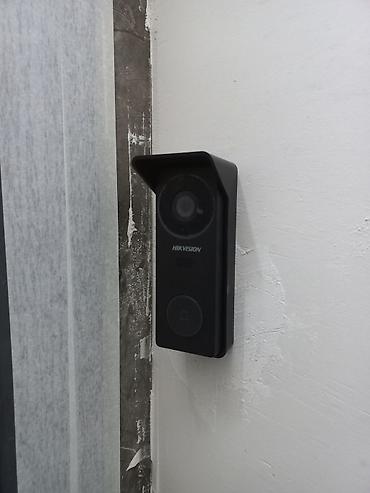 pulsuz video cat: 📹 Hikvision 4-Wire Hybrid HD Video Domofon 🚪 Qapıya gələn şəxsi canlı — 2