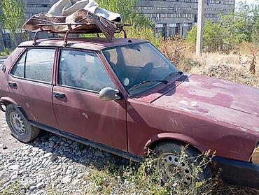 армения номер: Автомобиль седан, 4 двери, бордовый цвет. Металлический багажник на — 3