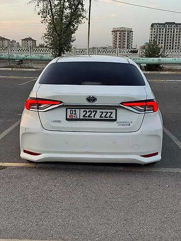 corola: Toyota Corolla: 2022 г., 1.8 л, Вариатор, Гибрид, Седан — 4