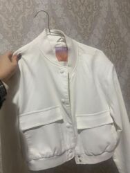 кожаная куртка женская: M