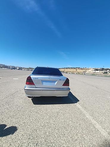mersedes g 63: Mercedes-Benz C240 sedan - Kuzov: 4 qapılı sedan, gümüşü rəng - — 3
