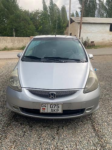 Унаа сатуу: Honda Jazz: 2004 г., 1.3 л, Кол менен иштөөчү, Бензин, Хетчбек — 4