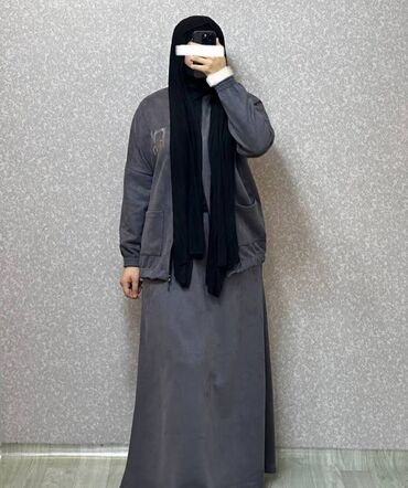 Dəstlər, kostyumlar: *Sport, Ətəkli Dəst.* *Parça: Nabuk.* *Ölçü: Standart: (38 40, 42, 44 — 3