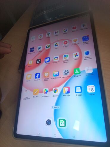 Mercedes-Benz: HONOR planşet pad 10 super veziyyetdedi teze almısam 3 gunundu istiyen