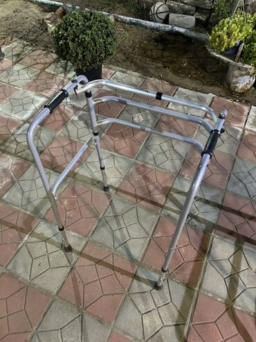 Tibbi avadanlıq: Yüngül alüminium gəzinti çərçivəsi (walker) - Material: möhkəm