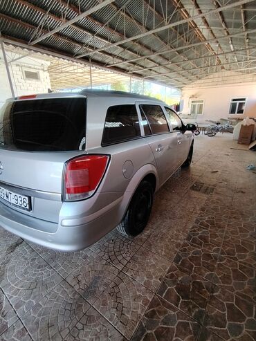 Opel: Opel Astra H hatchback – gümüş rəng. Əsas xüsusiyyətlər: 2006 furqon — 5