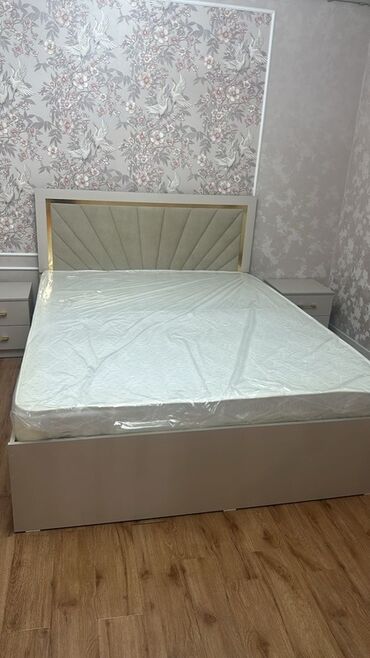 дорожка для дома: Продаю спальный кровать с матрасом почти новый