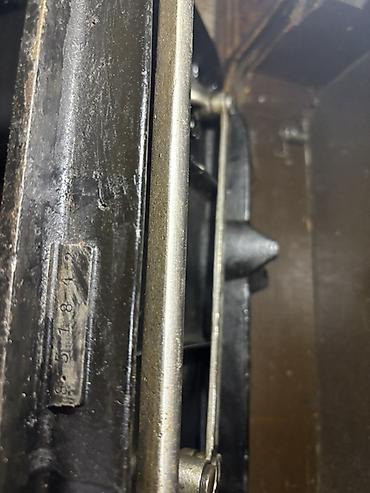 Qədim tikiş maşınları: Kolleksiya üçün qədim tikiş maşını - Daşıma üçün taxta-qablı, qapaqlı — 10