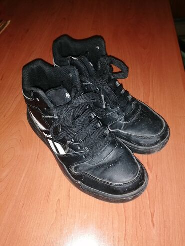Kids' Footwear: Reebok, Athletic footwear, Size: color - Black