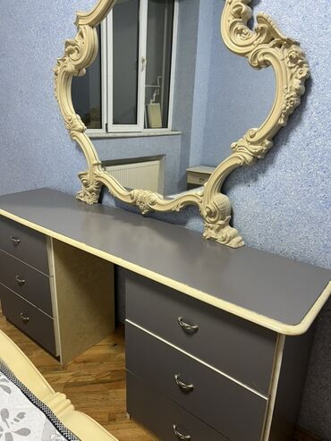 кровать: İkinəfərlik çarpayı, Komod