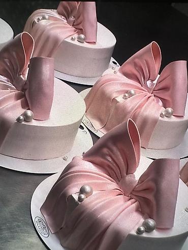 bakery: Rollen Bakery — свежая выпечка каждый день Что предлагаем: - Торты на — 2