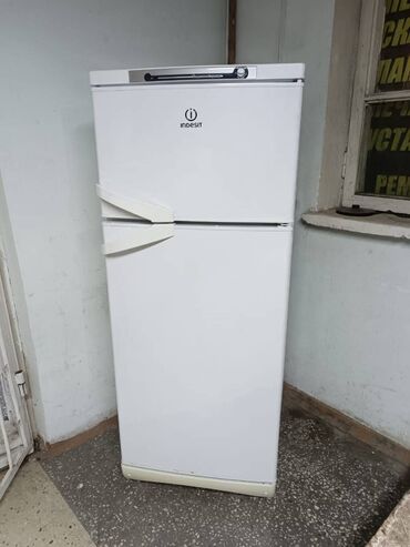 двухкамерный холодильник: Холодильник Indesit, Б/у, Двухкамерный
