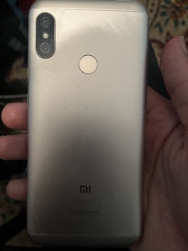 xiaomi mi 5 pro: Xiaomi Mi2A, 32 ГБ, цвет - Золотой, 
 Отпечаток пальца, Две SIM карты, Face ID