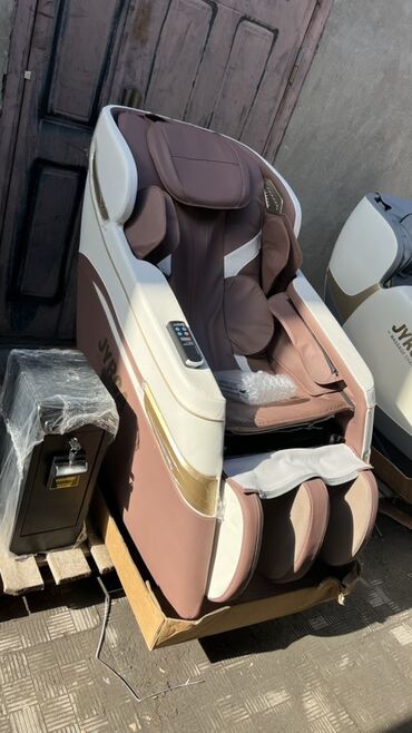 меняю с моей доплатой: Массажное кресло, цвет - Бежевый