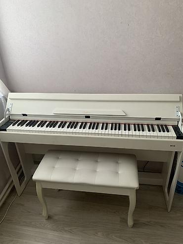 piano gəncə: Rəng: ağ Məhsul: rəqəmsal piano və uyğun oturacaq (skamyası ilə) — 1