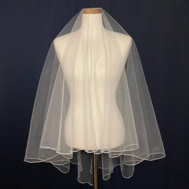 свадебное платье и фату: Фата белая, айвори