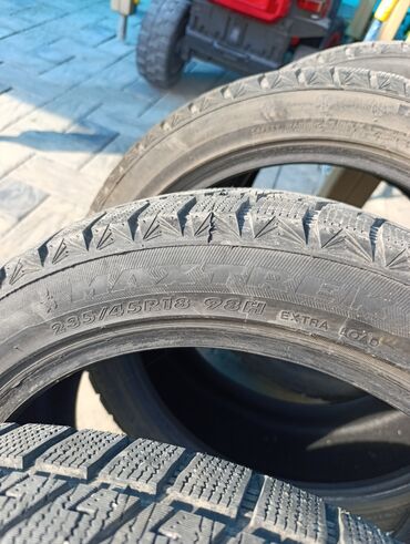 шина 14 размер: Комплект зимних шин Maxxis - Размер: 235/45 R18 - Индекс