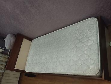 Tək nəfərlik çarpayı və döşək dəsti - Ölçü: təxmini 90x190 sm (tək