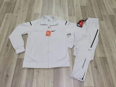 Trenerke: TOP PONUDA Veličina S M L XL XXL Cena 5300 dinara Moguca zamena — 2