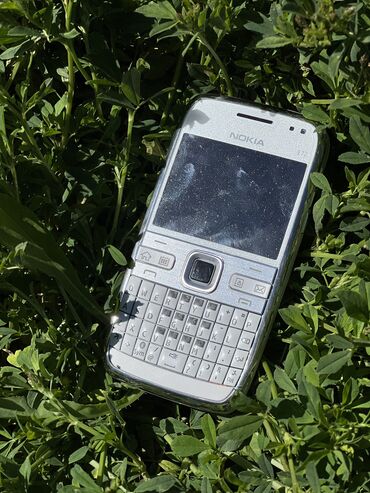 буу телефоны: Nokia E72, Новый, 512 ГБ, цвет - Белый, 1 SIM