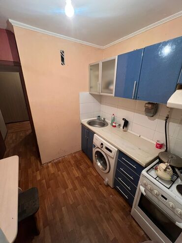 продаю 2х команатную квартиру в 7 мкр: 2 бөлмө, 43 кв. м, 104-серия, 4 кабат, Косметикалык ремонт