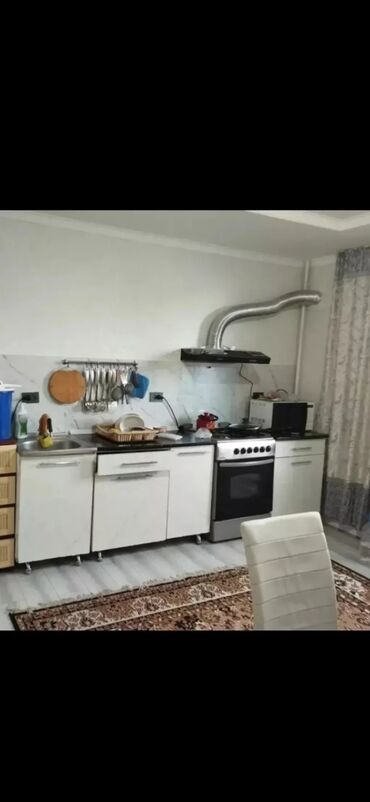 тынчтык ж м: 70 кв. м, 4 бөлмө, Унаа токтотуучу жай, Забор, тосулган