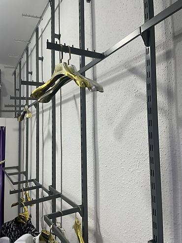 Оборудование для магазинов: Mağaza üçün divara montaj olunan metal asılqan və rəf sistemi - Modul — 1