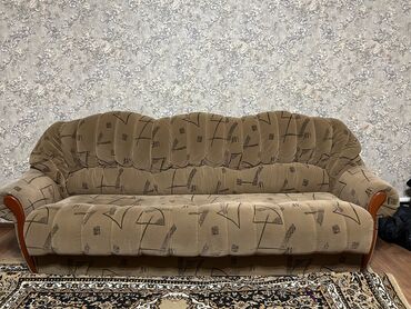 диван продается: Прямой диван, цвет - Коричневый, Б/у