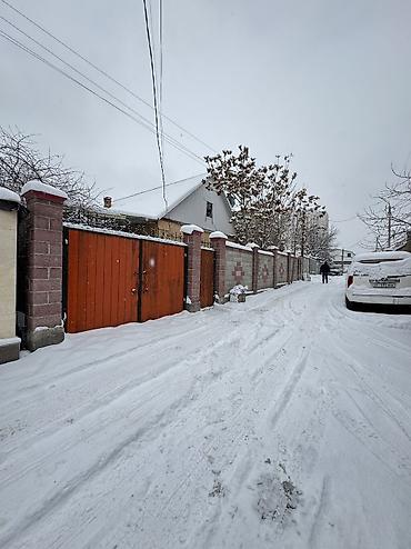 Продажа коттеджей и домов: Продается хороший дом 80м2 в районе 4 мкр Ахунбаева белорусская — 1