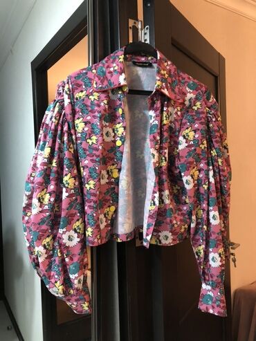 klassik koynekler: Çiçək naxışlı qadın koftası - Rəng və naxış: Tünd çəhrayı fon