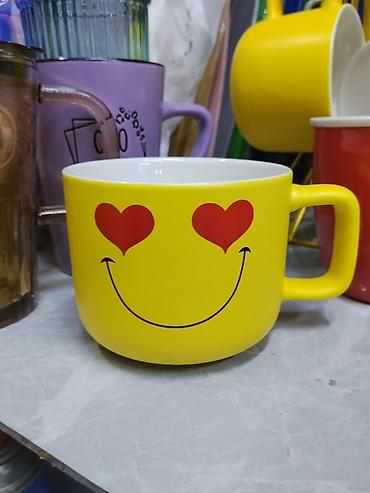 good mood: Керамическая кружка с ярким смайлом “сердечки”. - Материал: керамика — 1