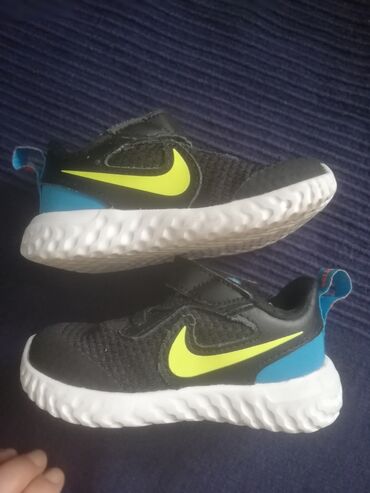 Original Nike, kratko nošeni, bez ostecenja, gratis sandalice lc