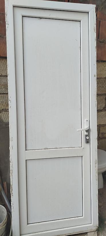 Двери и комплектующие: PVC qapı -Eni 78 sm Hündürlük 205 sm Material: ağ rəngli PVC/profil — 1