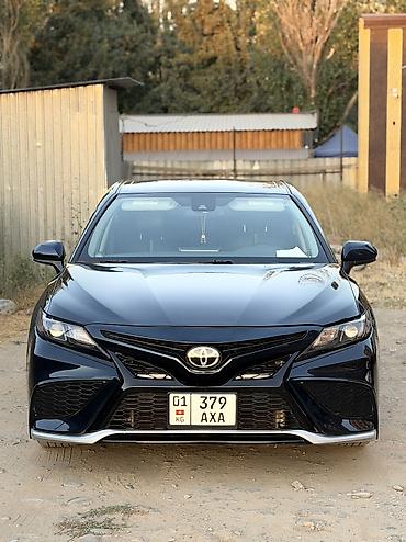 town car: Toyota Camry: 2021 г., 2.5 л, Автомат, Бензин, Седан — 2