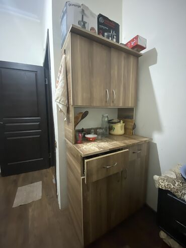 Mətbəx mebeli: Mətbəxt üçün dolab satılır 
60 azn